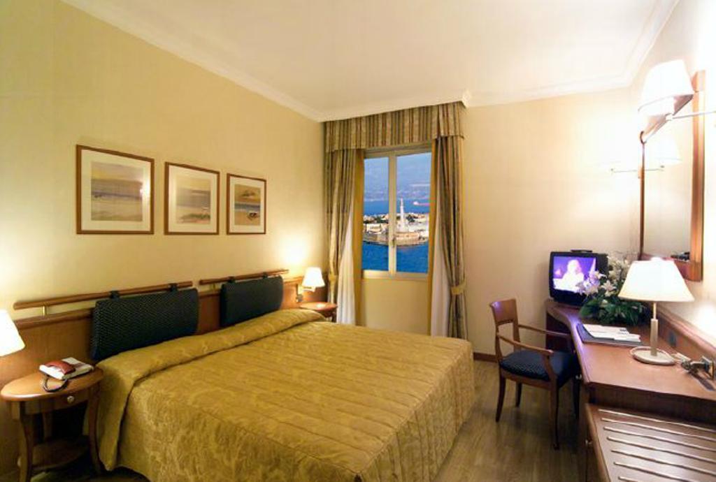 מסינה Hotel Dello Stretto מראה חיצוני תמונה