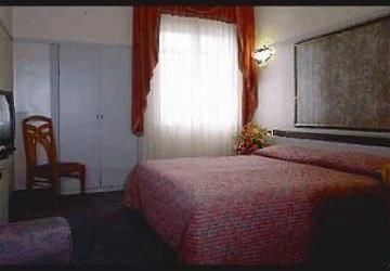 מסינה Hotel Dello Stretto מראה חיצוני תמונה